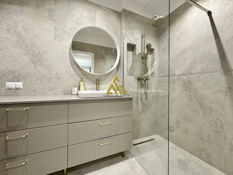 Inchiriere Apartament 3 camere, 2 bai, garaj si boxa, Azoria