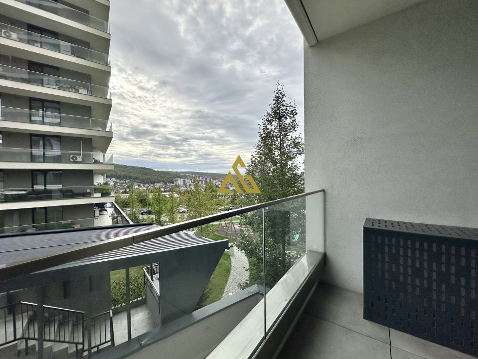 Inchiriere Apartament 3 camere, 2 bai, garaj si boxa, Azoria