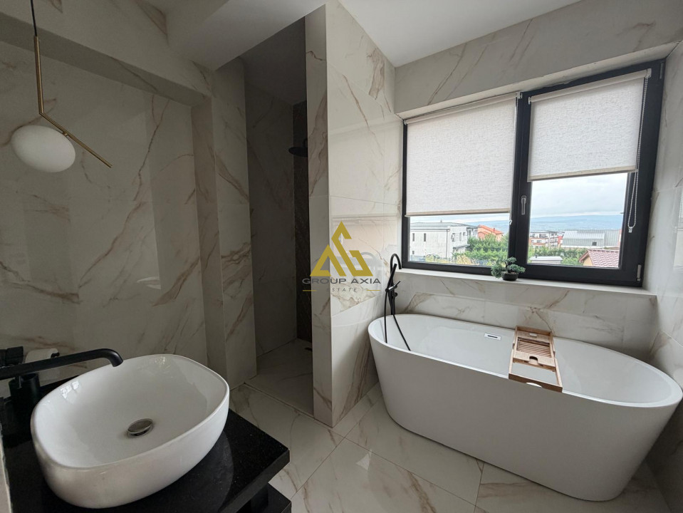 4 camere, 150 mp, 2 balcoane, terasa 80 mp, gradina 200 mp, Voronet