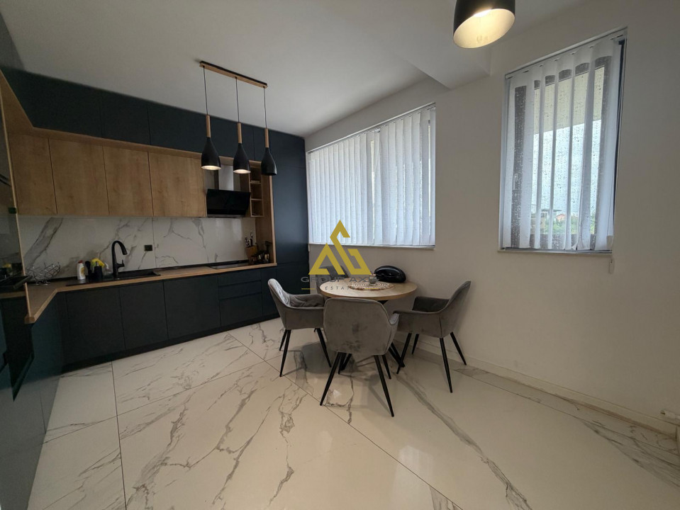 4 camere, 150 mp, 2 balcoane, terasa 80 mp, gradina 200 mp, Voronet