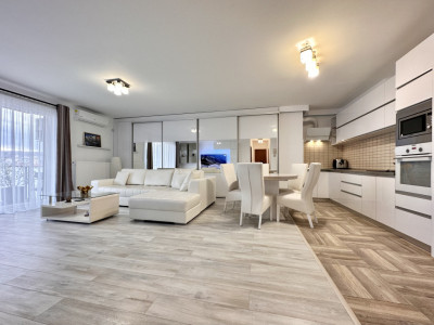 Inchiriere Apartament 3 camere, 2 bai, zona centrala, garaj