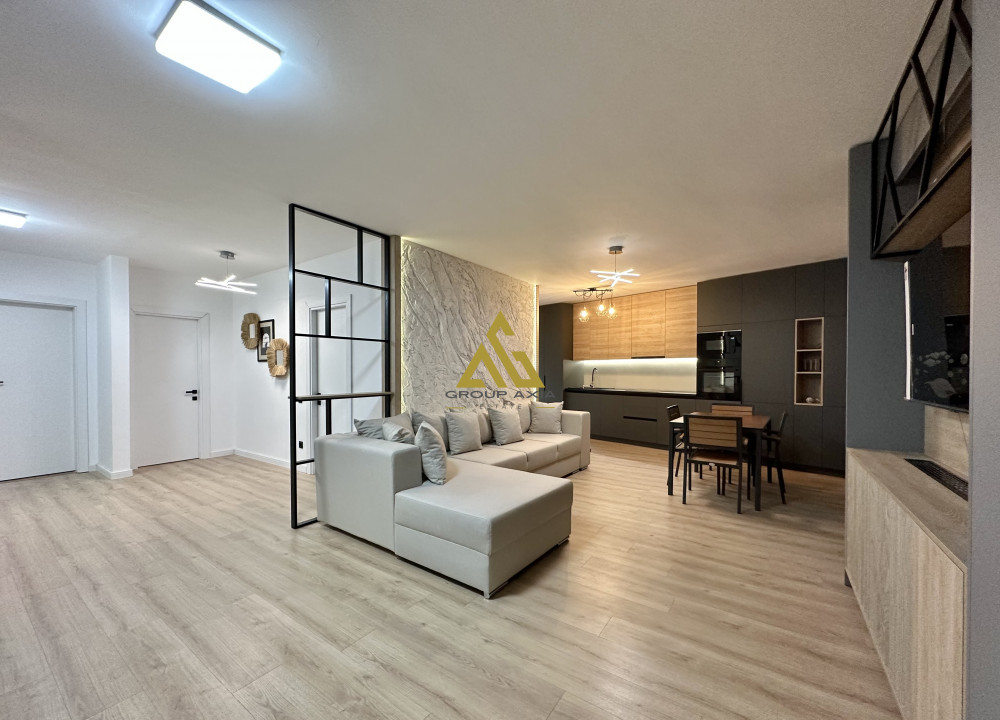 Apartament 3 camere, zona centrala, Scala Center, garaj, 01 DECEMBRIE