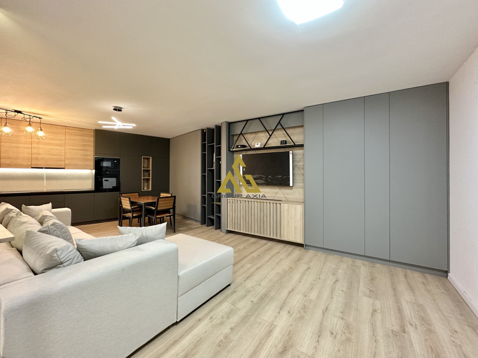 Apartament 3 camere, zona centrala, Scala Center, garaj, 01 DECEMBRIE