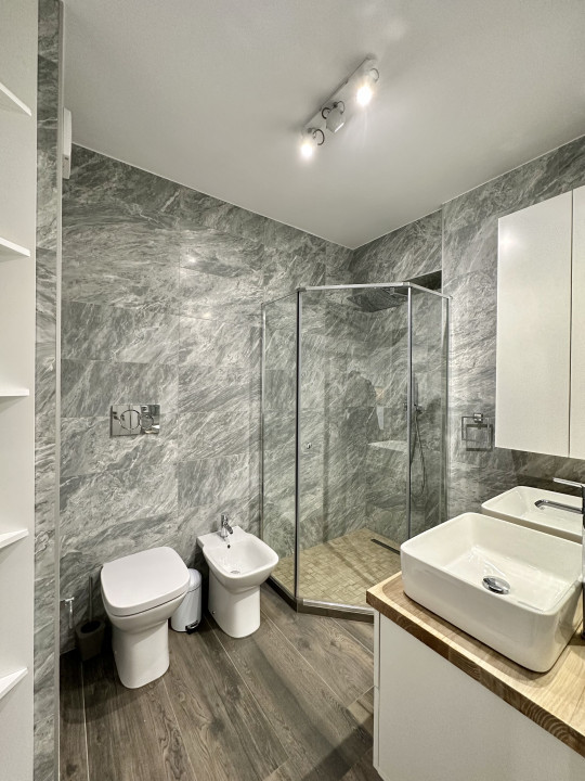 Vanzare Apartament 2 camere, 63 mp, zona centrala, Scala Center, garaj