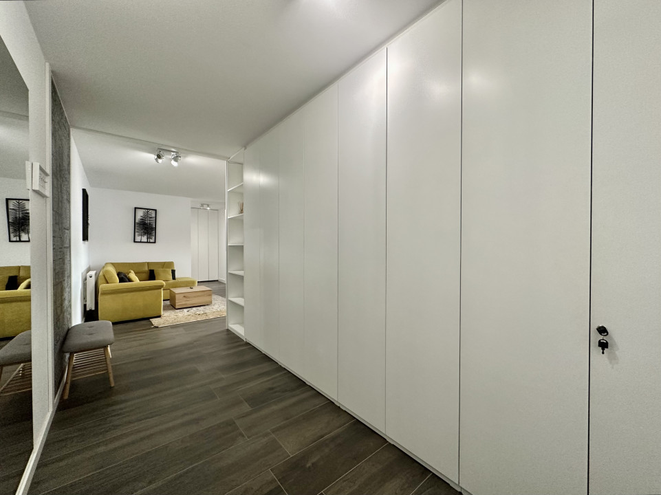 Vanzare Apartament 2 camere, 63 mp, zona centrala, Scala Center, garaj