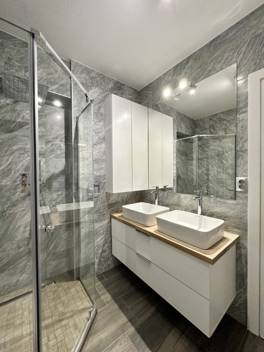 Vanzare Apartament 2 camere, 63 mp, zona centrala, Scala Center, garaj