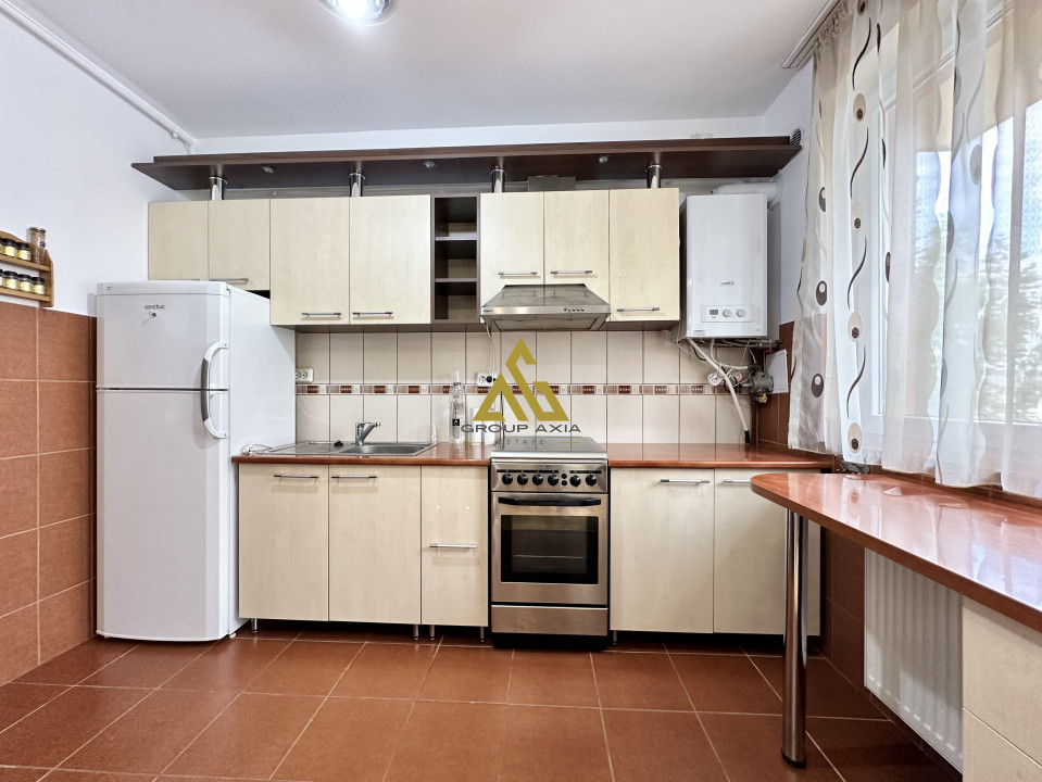 Apartament spatios cu 3 camere, Zorilor/Europa, 74 mp, bloc mic, boxa