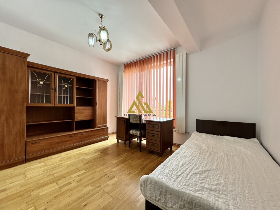Apartament spatios cu 3 camere, Zorilor/Europa, 74 mp, bloc mic, boxa