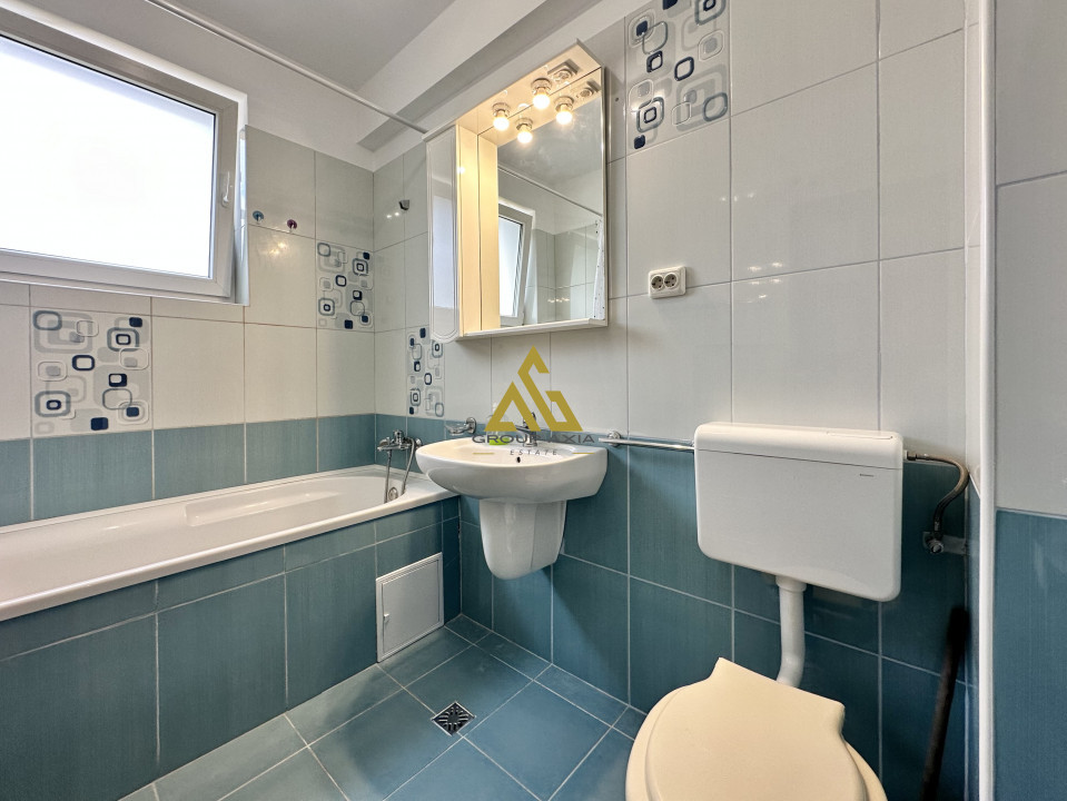 Apartament spatios cu 3 camere, Zorilor/Europa, 74 mp, bloc mic, boxa