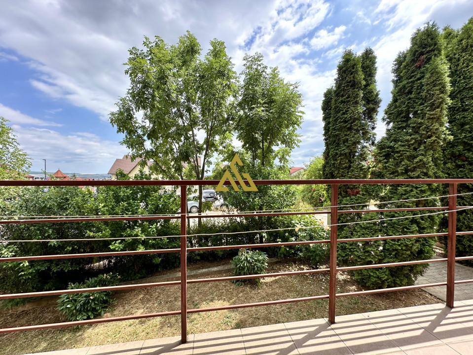 Apartament spatios cu 3 camere, Zorilor/Europa, 74 mp, bloc mic, boxa
