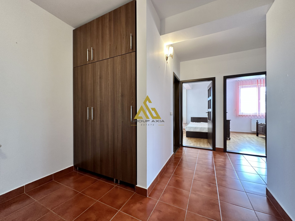 Apartament spatios cu 3 camere, Zorilor/Europa, 74 mp, bloc mic, boxa