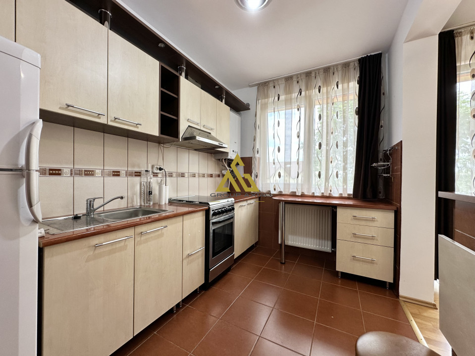 Apartament spatios cu 3 camere, Zorilor/Europa, 74 mp, bloc mic, boxa