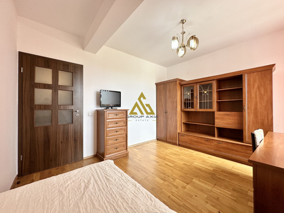 Apartament spatios cu 3 camere, Zorilor/Europa, 74 mp, bloc mic, boxa