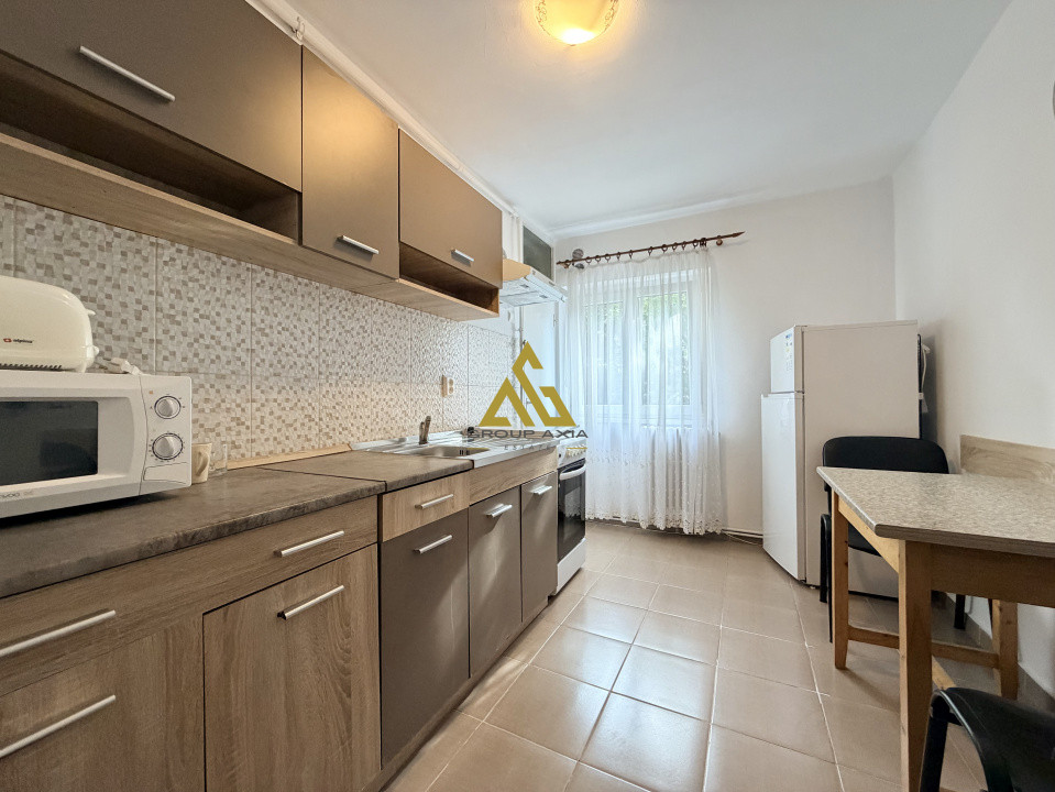 Apartament 2 camere decomandate, 2 bai, parcare, strada Bucuresti