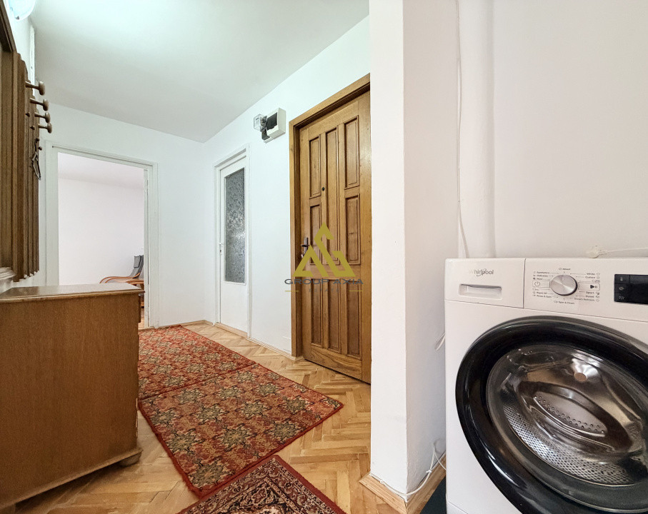 Apartament 2 camere decomandate, 2 bai, parcare, strada Bucuresti