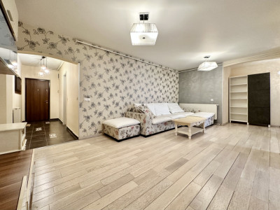 Inchiriere Apartament 3 camere, 84 mp, etaj 1, parcare privata