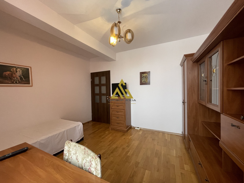 Apartament spatios cu 3 camere, Zorilor, 80 mp, bloc mic, garaj