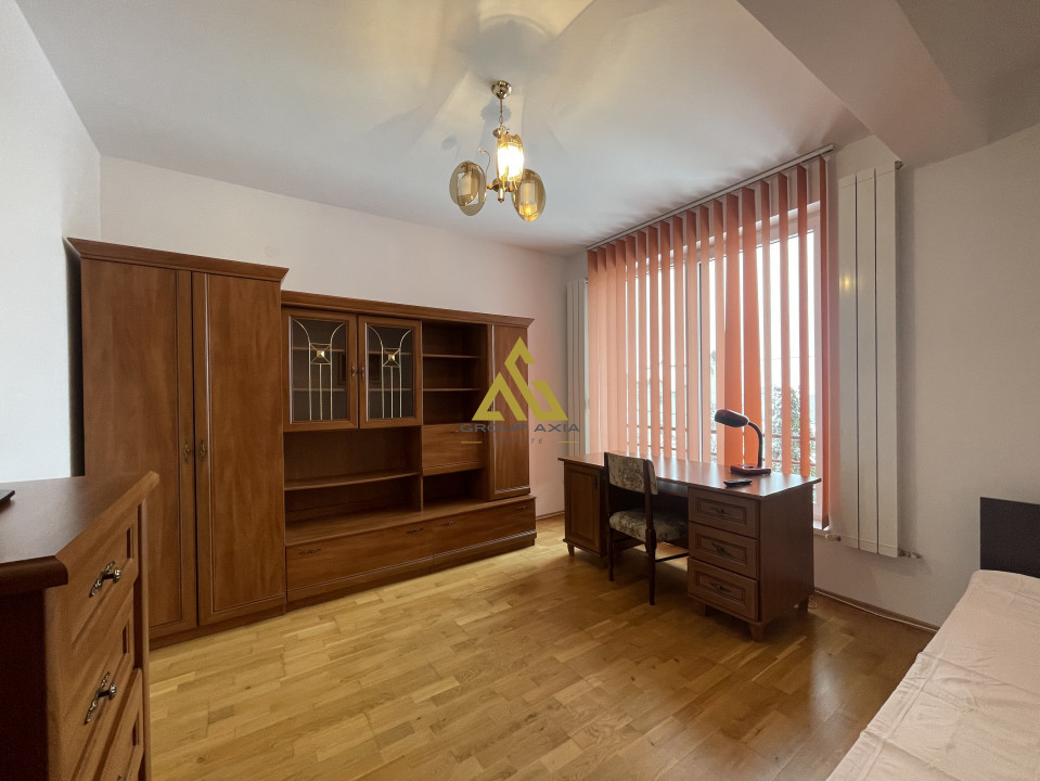 Apartament spatios cu 3 camere, Zorilor, 80 mp, bloc mic, garaj