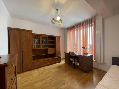 Apartament spatios cu 3 camere, Zorilor, 80 mp, bloc mic, garaj