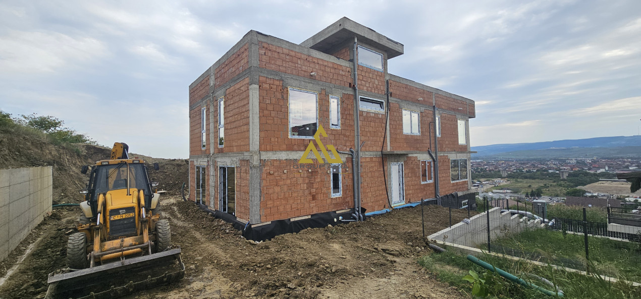 Casa tip duplex, zona Voronet, panorama superba asupra orasului