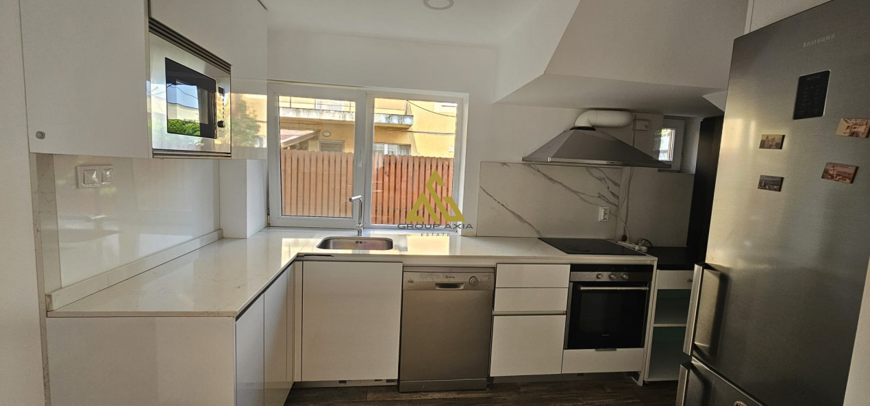 Casa tip duplex Parc Poligon, garaj ,gradina si 2 parcari exterioare