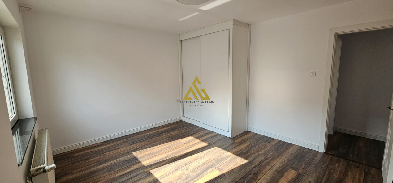 Casa tip duplex Parc Poligon, garaj ,gradina si 2 parcari exterioare