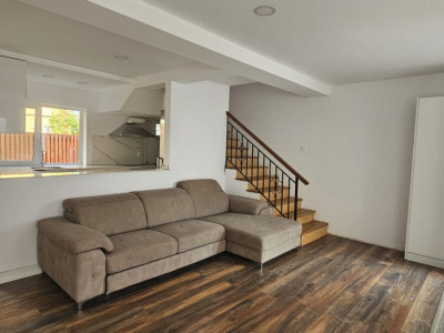 Casa tip duplex Parc Poligon, garaj ,gradina si 2 parcari exterioare