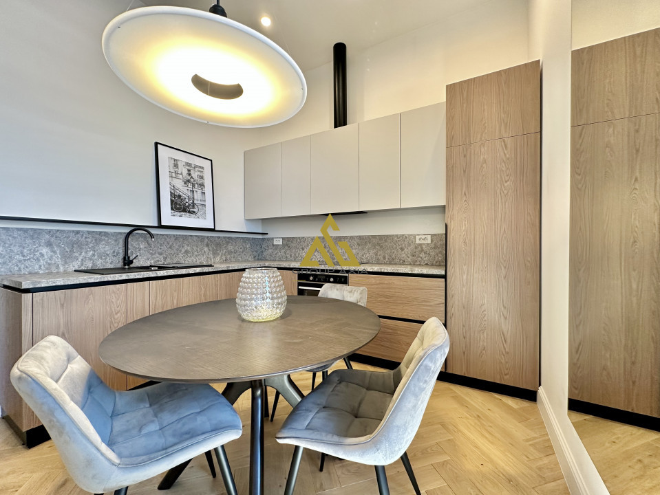 Apartament exclusivist 70 mp cu balcon si parcare, zona ultracentrala Cluj