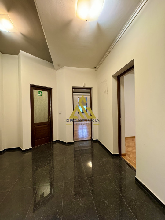Spatiu birou, 5 camere, 140 mp, 2 bai, etaj 2, Centru, Eroilor